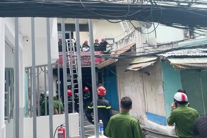 TP HCM Giải cứu thành công 5 người mắc kẹt trong đám cháy