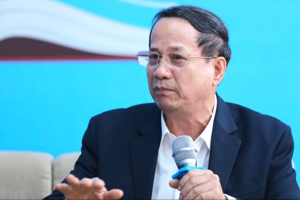 Mở cửa trở lại các hoạt động kinh tế khi dịch bệnh vẫn phức tạp cần một bước đi rất thận trọng