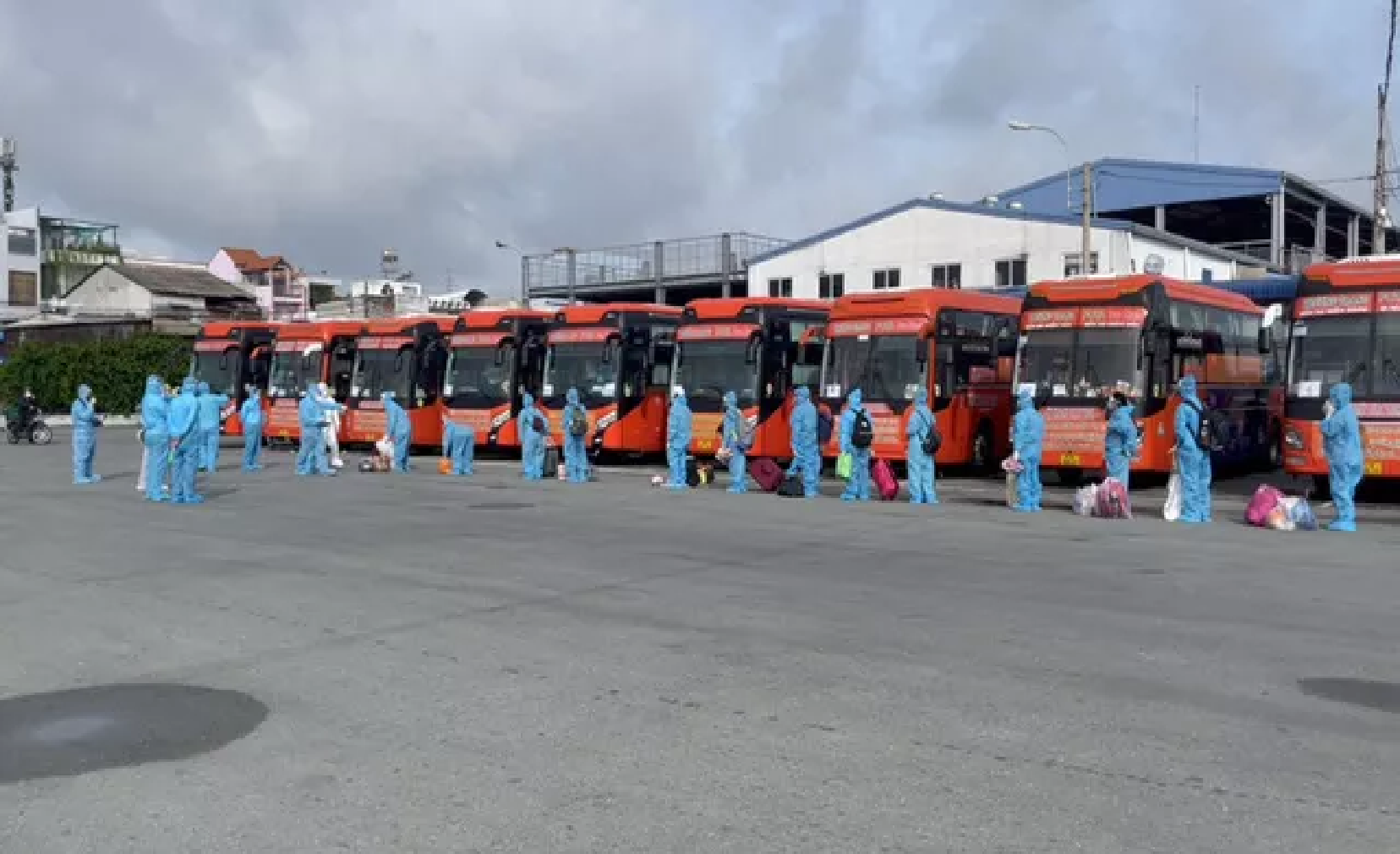 Bạc Liêu Đoàn xe đầu tiên đón hơn 200 công dân từ TP HCM về quê