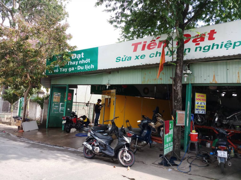 Đà Nẵng cho phép tiệm sửa xe, điện nước, cửa hàng sách giáo khoa hoạt động lại