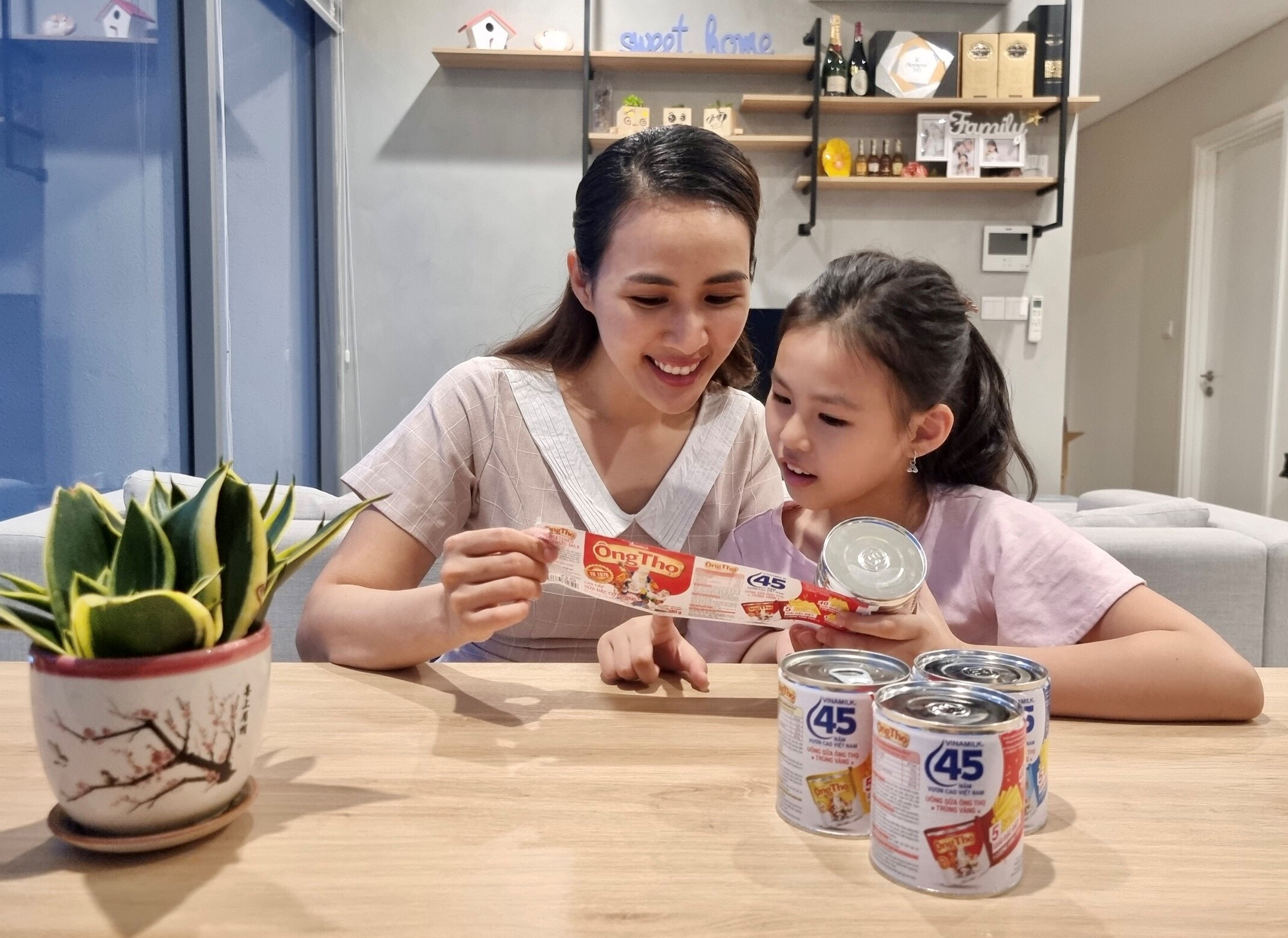 Người tiêu dùng bất ngờ nhận lộc từ chương trình mừng sinh nhật 45 năm của sữa đặc Ông Thọ