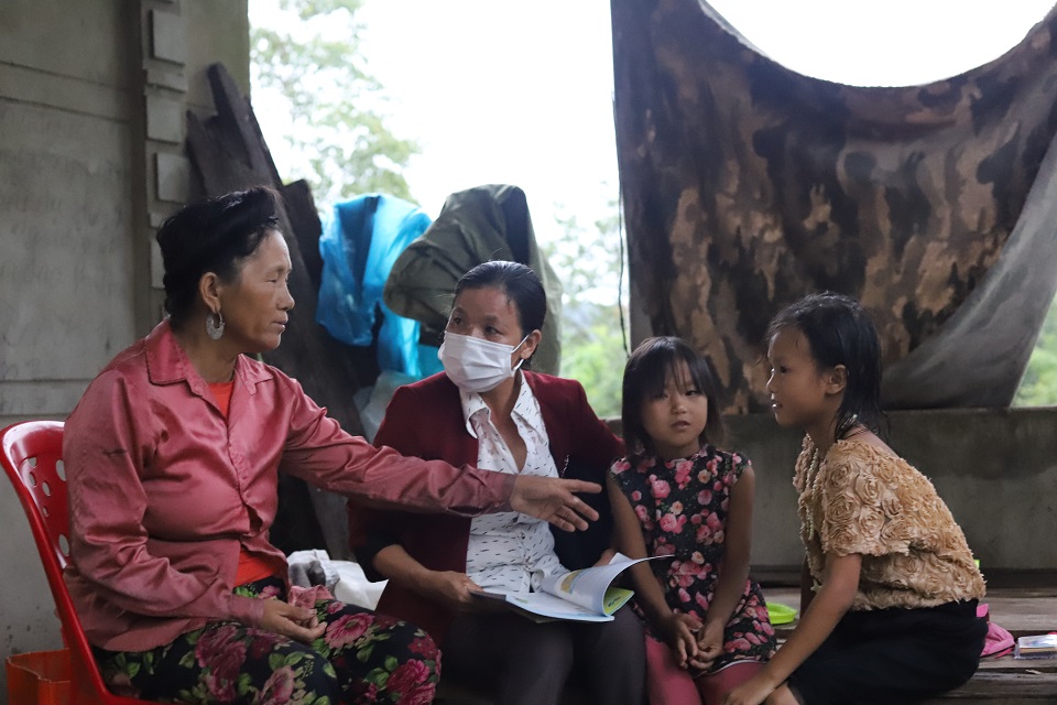 Đắk Lắk Cả buôn chỉ có 2 nhà có tivi, hoàn toàn chưa có mạng internet giáo viên lo dạy học online gặp khó