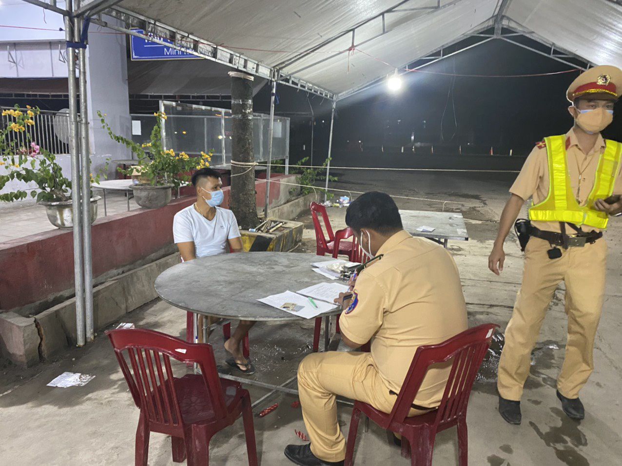 Vụ 15 người dân trốn trong xe đông lạnh, Bình Thuận đề nghị 3 tỉnh phối hợp đưa đón công dân về quê