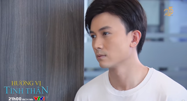 Hương vị tình thân tập 35 phần 2 Huy tỏ ra khó chịu khi bắt gặp vợ vui vẻ nói chuyện với tình cũ