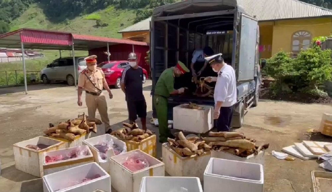 1 tấn sản phẩm động vật không rõ nguồn gốc đưa về Sơn La tiêu thụ bị thu giữ