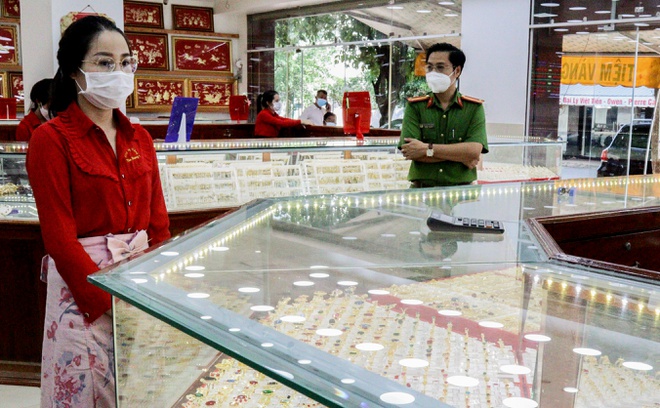 Bình Phước Nữ nhân viên trộm 2.380 nhẫn vàng đã khai những gì