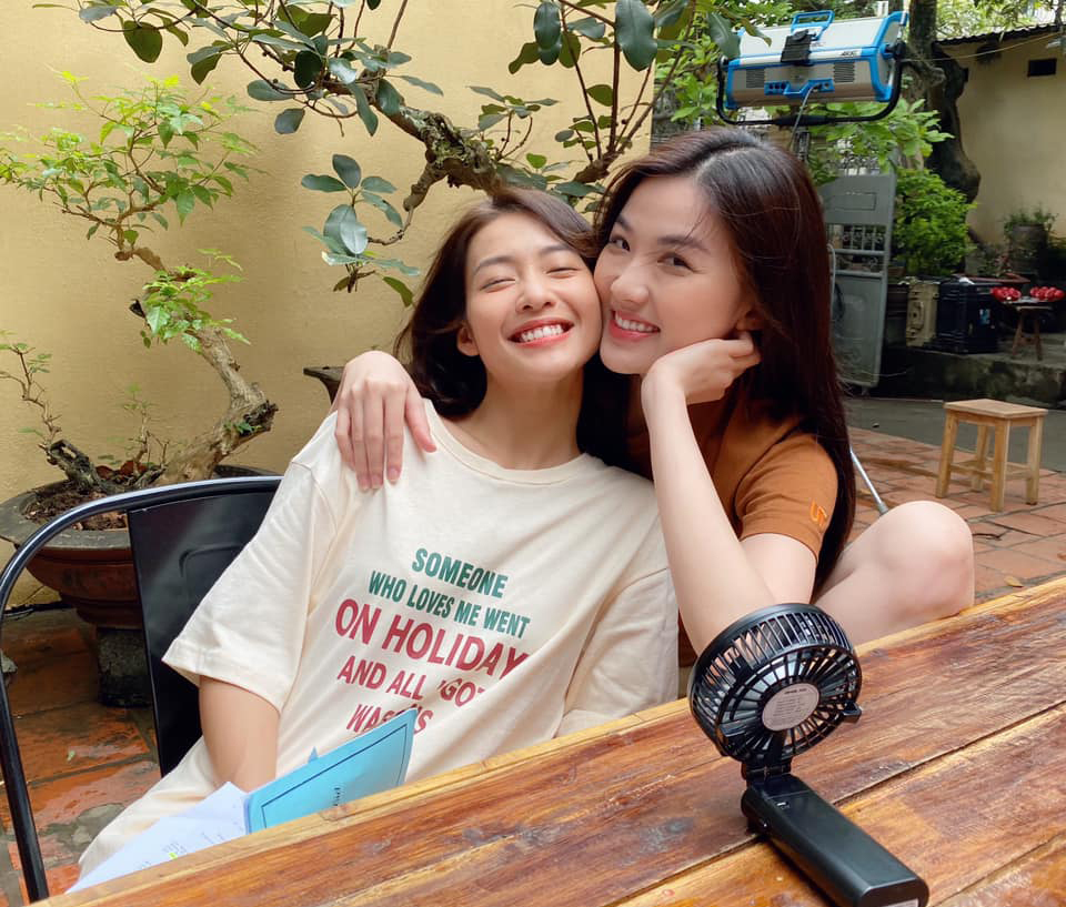 11 tháng 5 ngày Ngắm gu thời trang đẹp hết nấc của hai hot girl xóm trọ