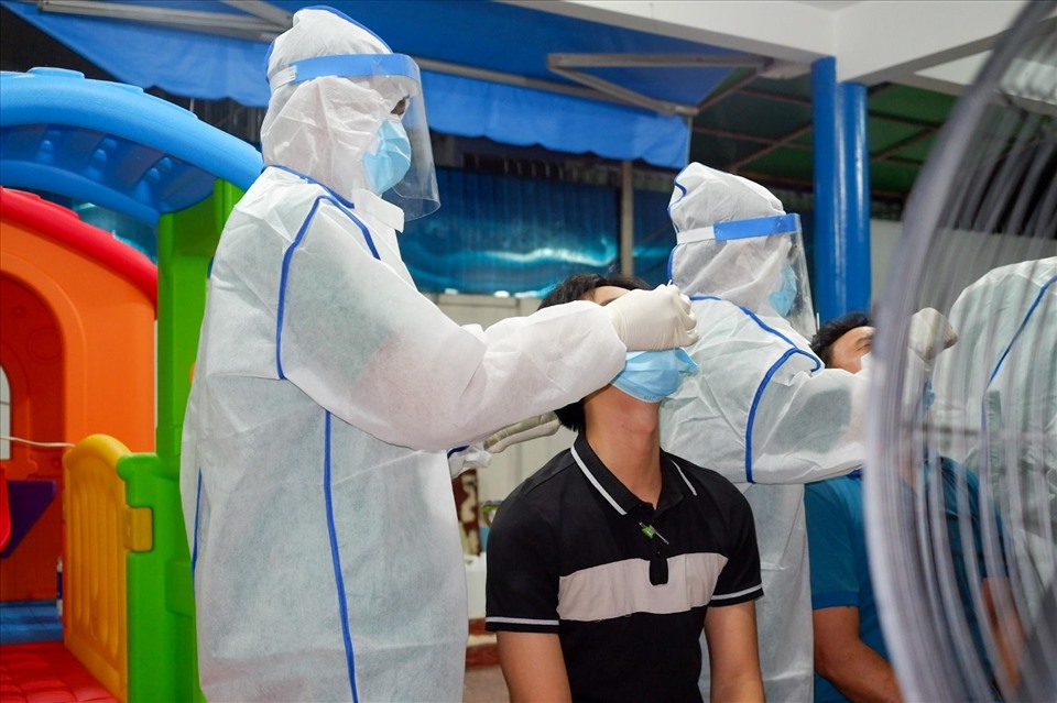 Chuyên gia đề nghị TP HCM dừng xét nghiệm diện rộng vì tốn kém