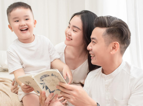 Hương vị tình thân Điều chưa biết về đời tư viên mãn của Hồng “chim lợn”