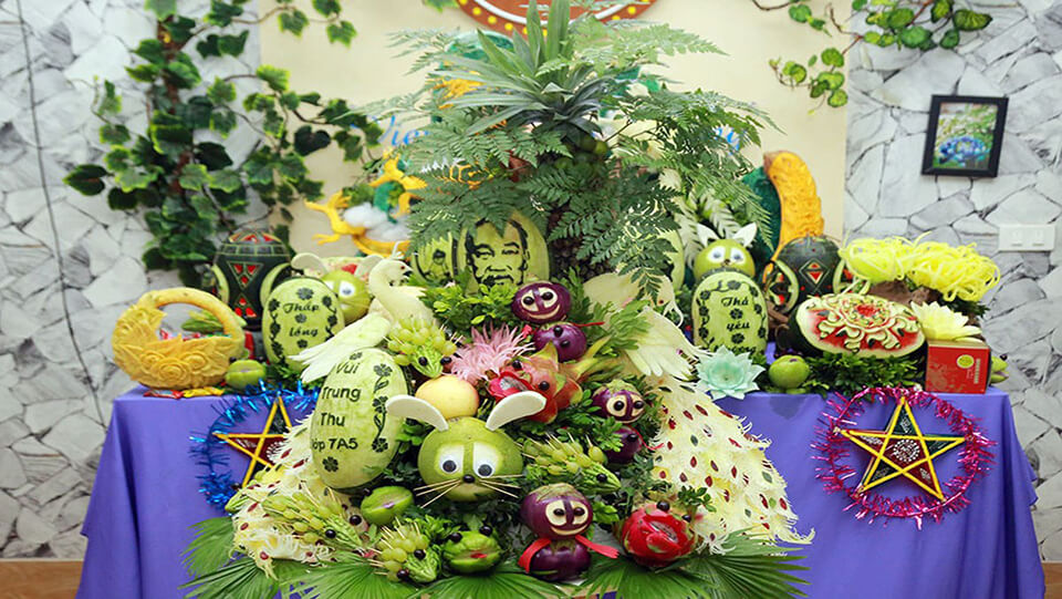 Gợi ý cách bày và trang trí mâm cỗ Trung thu truyền thống 3 miền đầy đủ, đẹp mắt