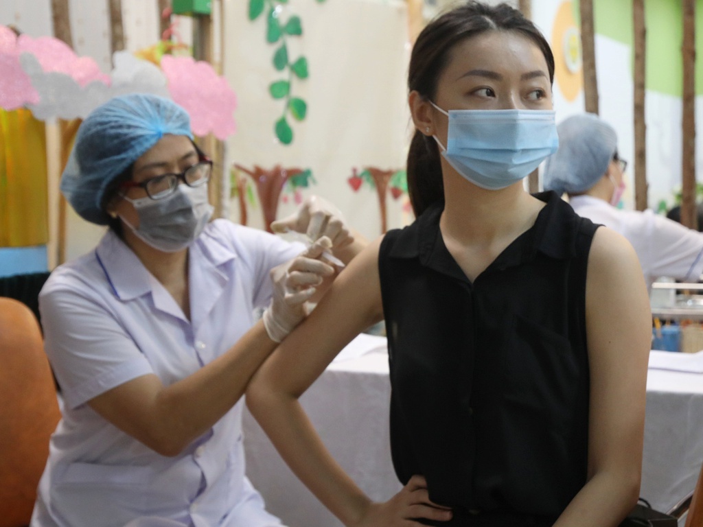 Hà Nội lên phương án dụng vaccine Pfizer cho người tiêm mũi 1 Moderna