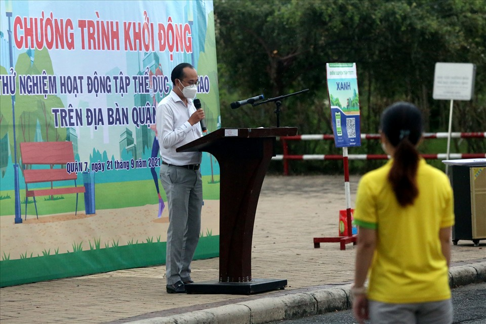 Quận đầu tiên của TP HCM thí điểm cho người dân ra công viên tập thể dục