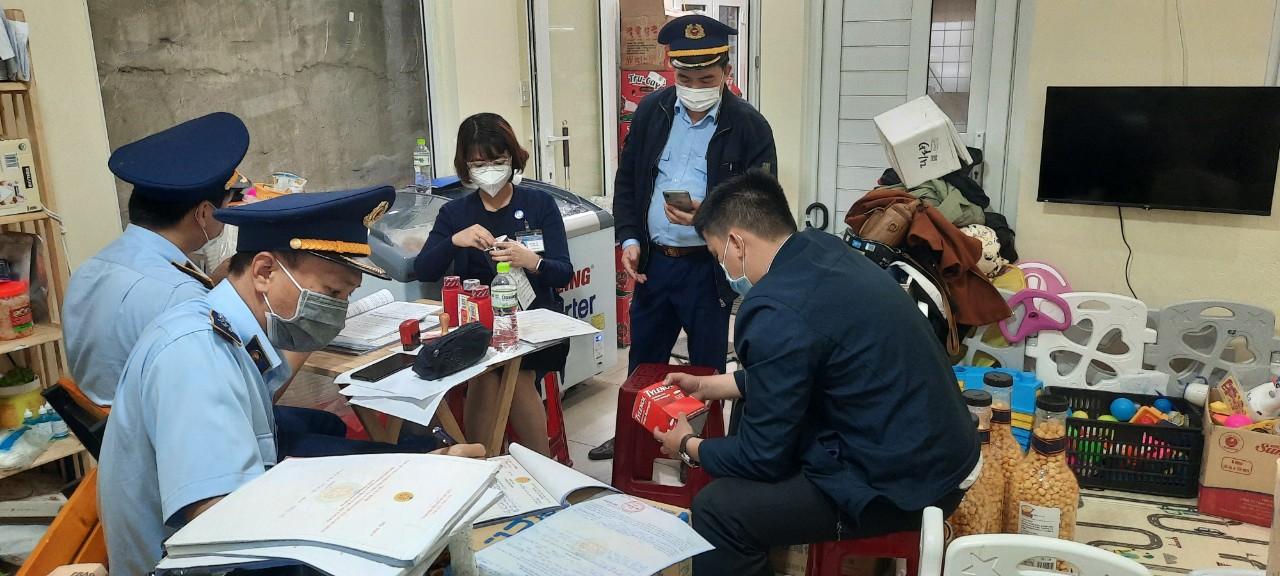 Lâm Đồng Rao bán kit test nhanh Covid-19 và một số thuốc nhập lậu trên mạng, bị xử phạt 31 triệu đồng