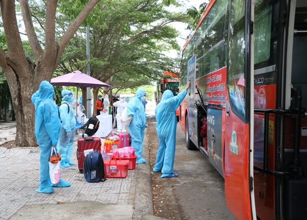 Ninh Thuận đưa gần 200 phụ nữ mang thai và trẻ em từ TP.HCM về quê