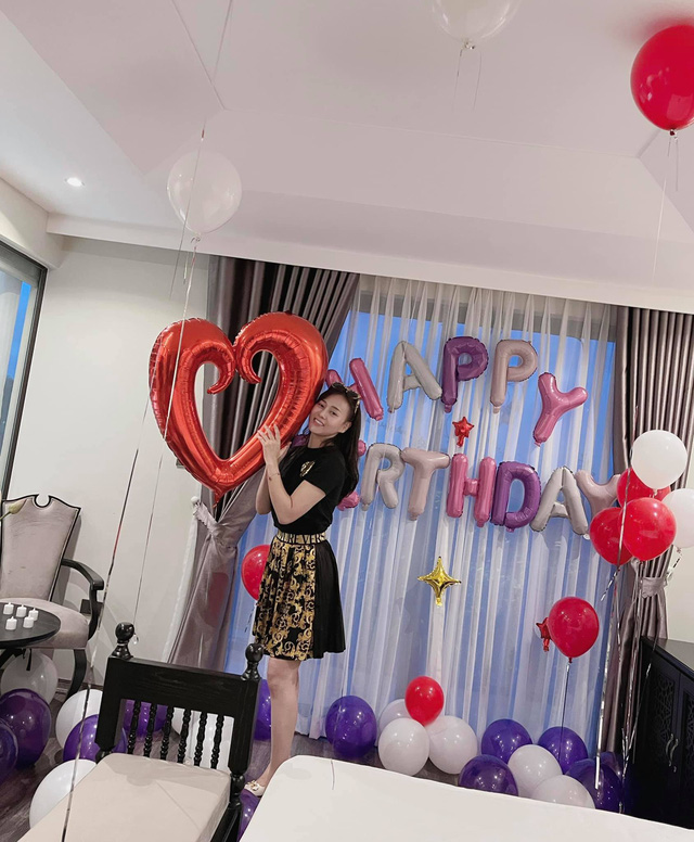 Hương vị tình thân Phương Oanh đón sinh nhật tuổi 32 trên phim trường