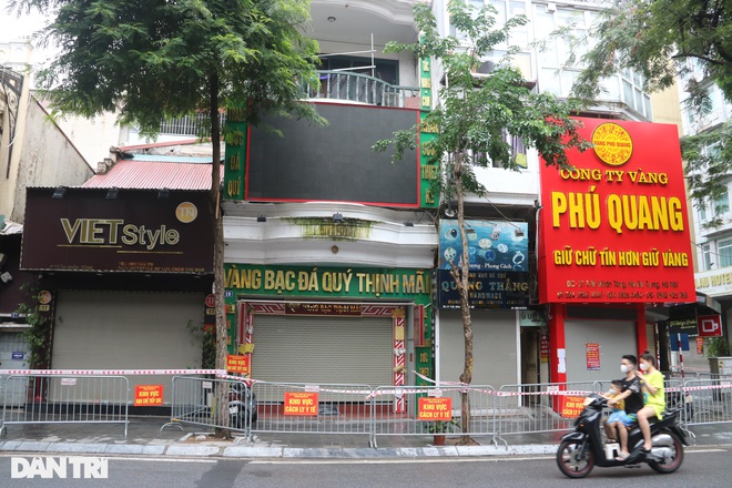 Phong tỏa đoạn phố Hà Nội có người đàn ông tự tử dương tính SARS-CoV-2 - 1