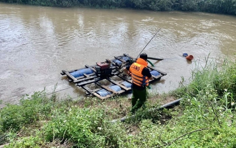 Gia Lai Đi thăm người thân, 3 cha con bị nước lũ cuốn trôi