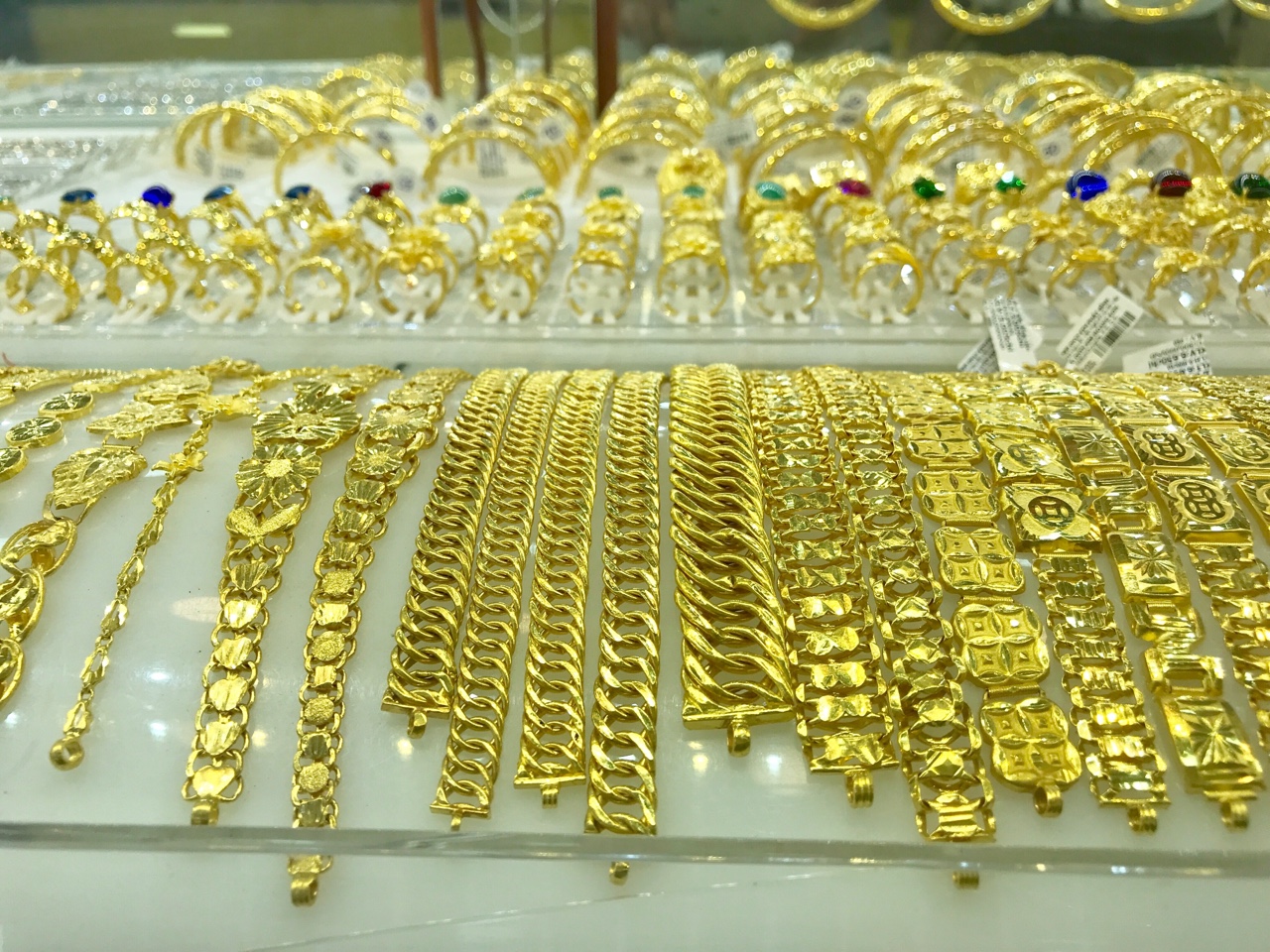 Giá vàng hôm nay 289 Nhà đầu tư chớp thời cơ, giá vàng tăng nhẹ