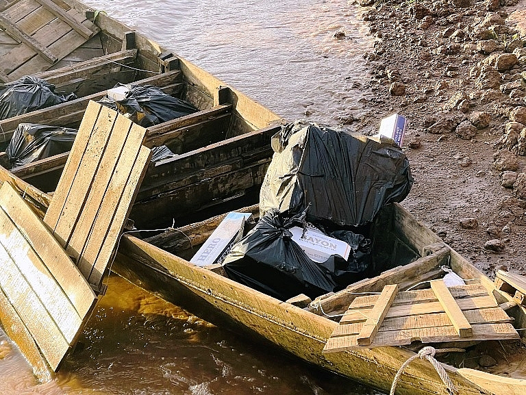 Bắt giữ các đối tượng vận chuyển thuốc lá lậu số lượng lớn tại Long An và Đồng Tháp