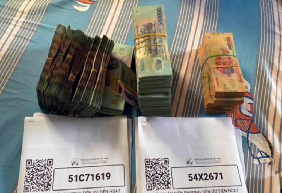 Khởi tố 8 bị can lợi dụng chức vụ cấp thẻ luồng xanh trái quy định