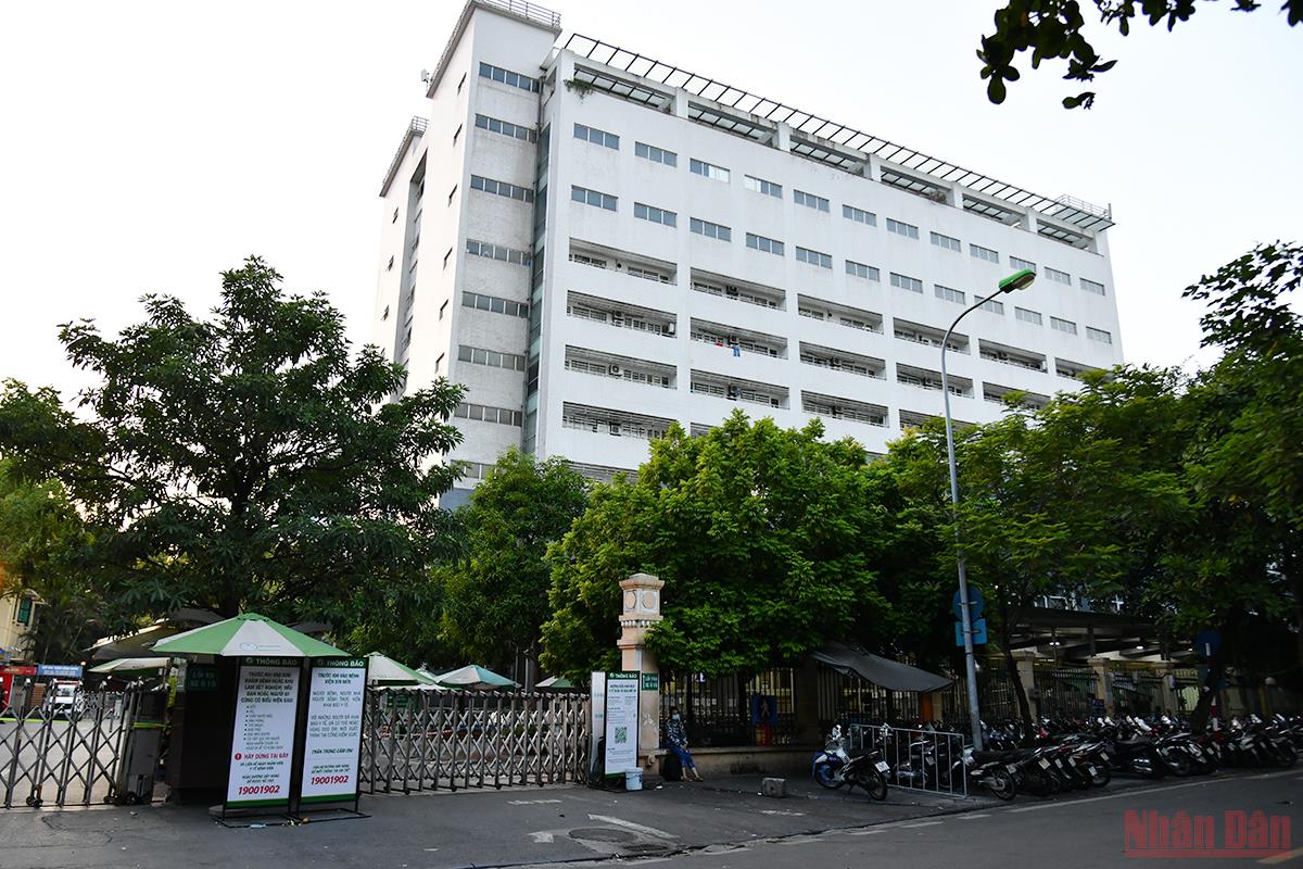 Hà Nội dự kiến đưa hơn 1.000 người liên quan đến ca dương tính SARS-CoV-2 ở BV Việt Đức đi cách ly