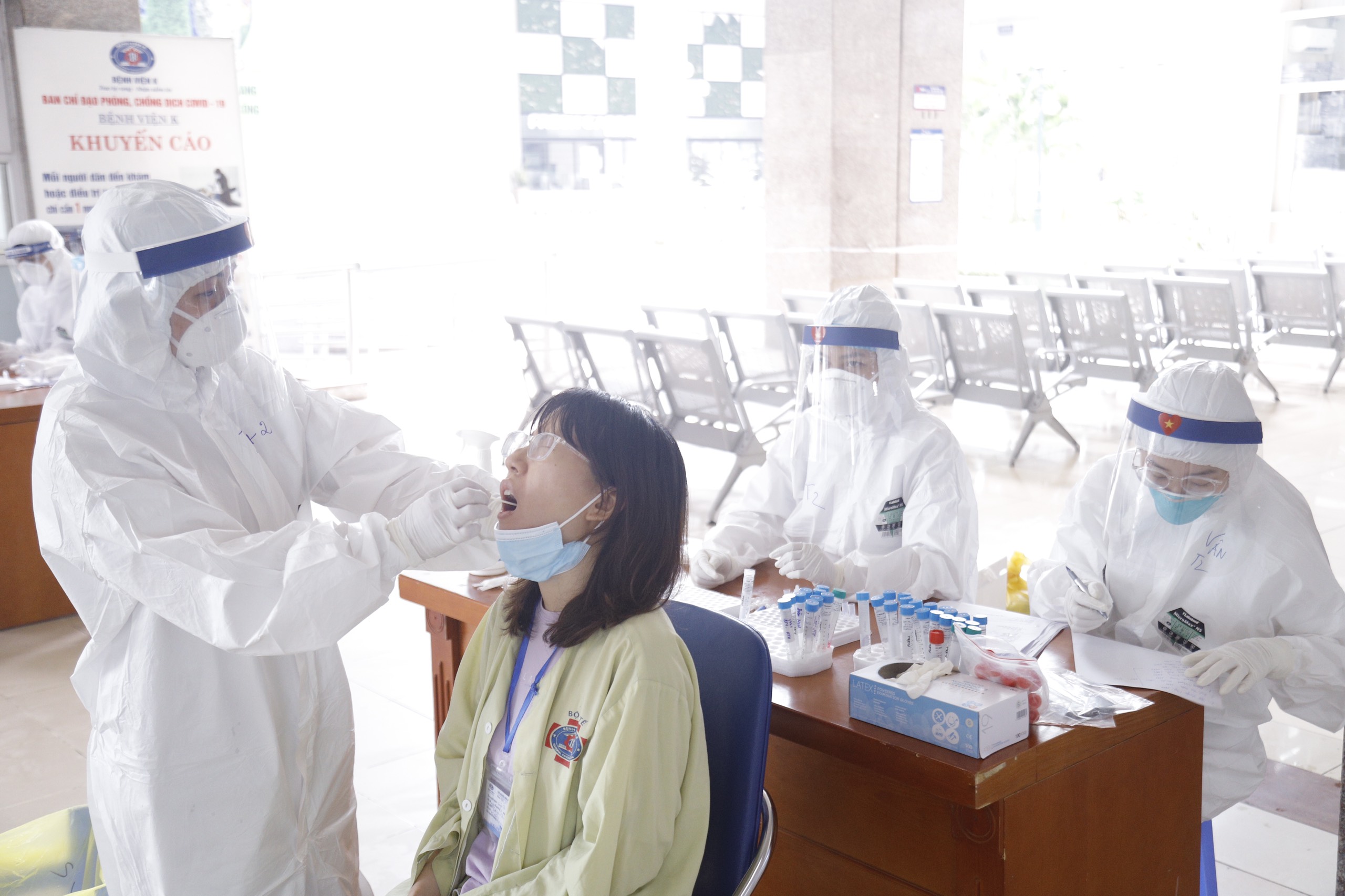 Sáng 210, Bệnh viện Việt Đức phát hiện thêm 17 ca dương tính SARS-CoV-2