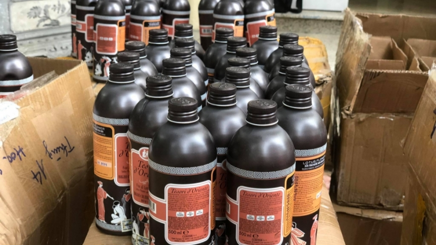 Thu giữ hơn 560 lô sữa tắm giả nhãn hiệu Tesori doriente tại Hà Nội