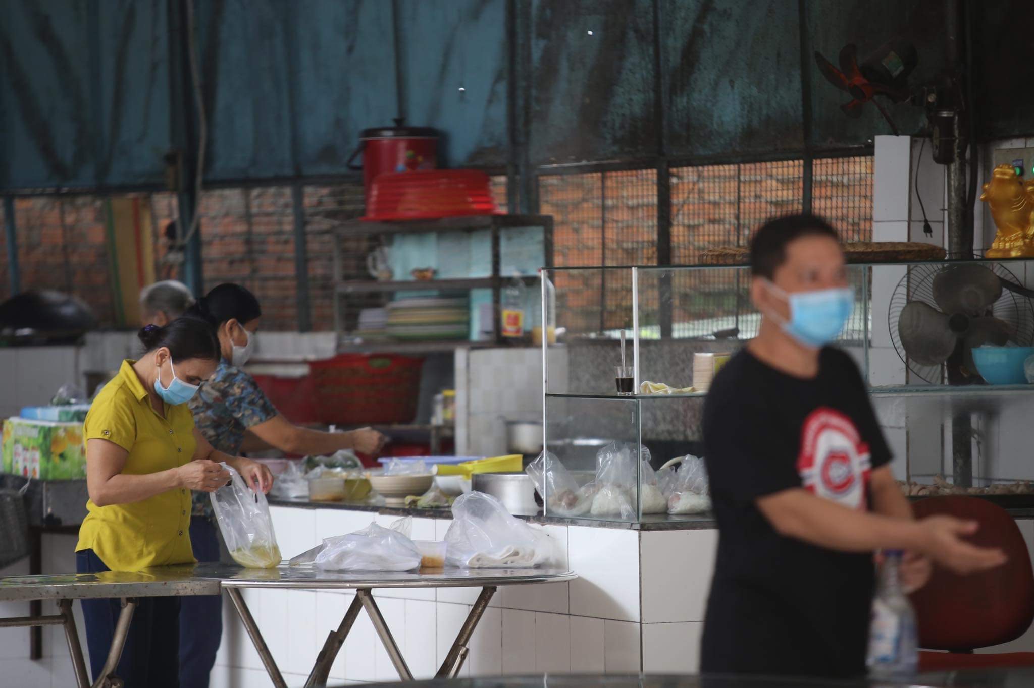 Hoạt động sản xuất kinh doanh nào ở Bình Dương được mở lại trong trạng thái bình thường mới