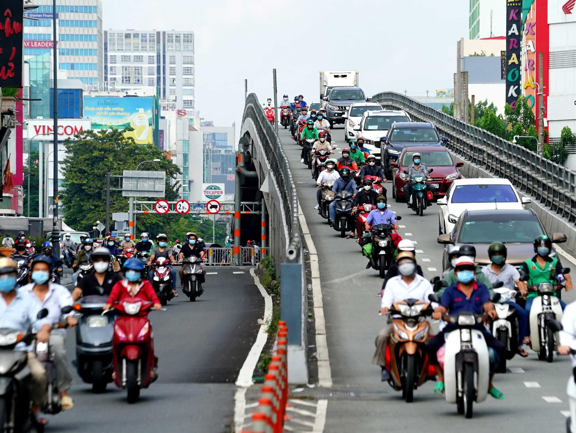 Từ ngày 410, TP.HCM cho người dân phép sử dụng xe cá nhân đi 4 tỉnh lân cận