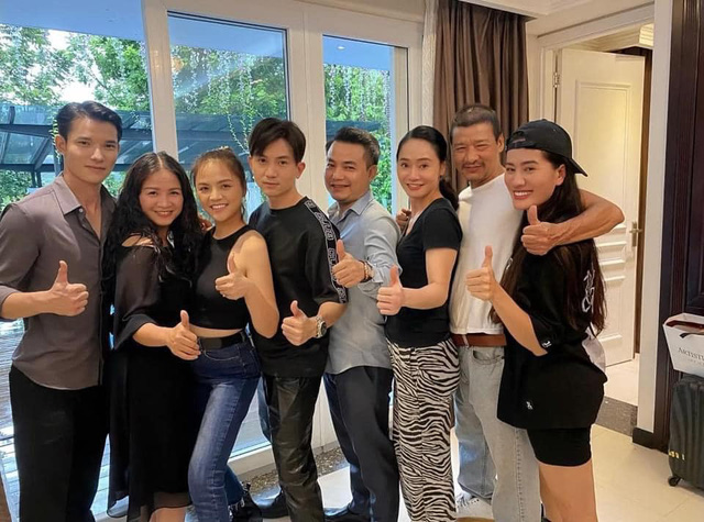 Hương vị tình thân Dàn diễn viên đồng loạt chia sẻ cảm xúc trong ngày phim chính thức đóng máy