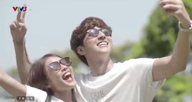 11 Tháng 5 Ngày Lộ cảnh Tuệ Nhi nắm tay trai lạ, sóng gió cho mối quan hệ mập mờ của Đăng và Nhi bắt đầu ập đến