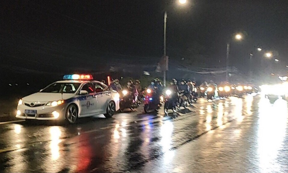 CSGT Đắk Nông dẫn đường đưa hàng ngàn công dân từ các tỉnh phía Nam về quê an toàn