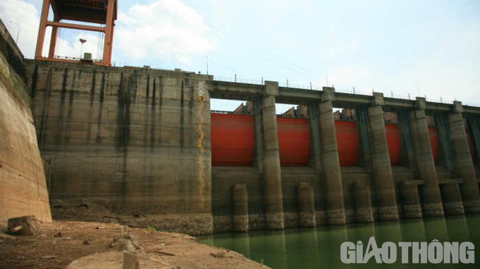 EVN đề nghị Viwasupco sử dụng tiết kiệm nước hồ thủy điện Sông Đà