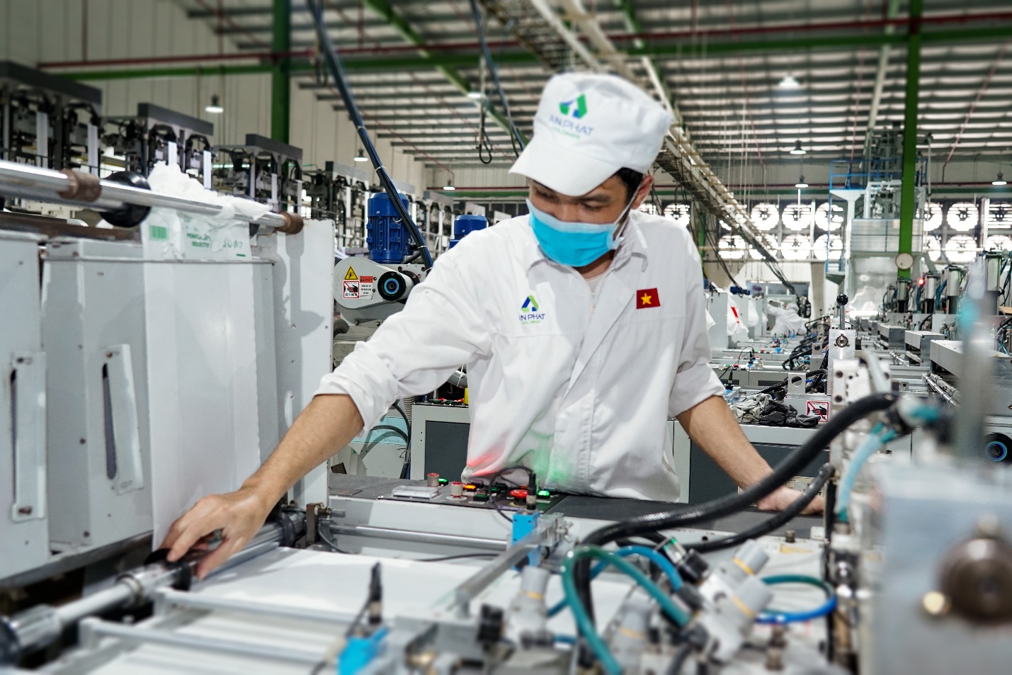 Nhựa An Phát Xanh (AAA) dự kiến nâng tỷ lệ sở hữu Nhựa Bao bì Vinh (VBC) lên 34,9%