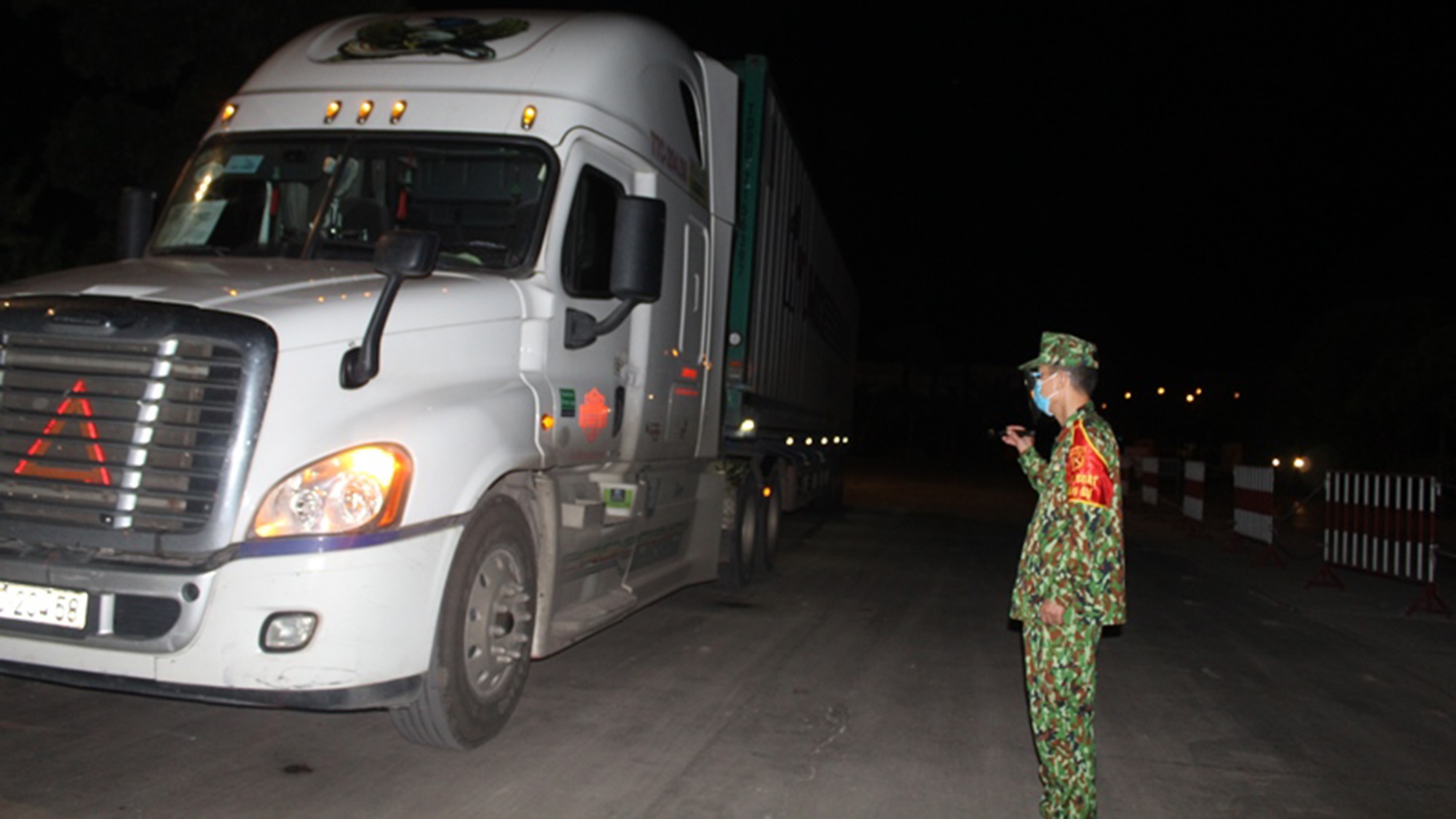 Dừng thực hiện test nhanh với người và phương tiện ra vào khu vực cửa khẩu Móng Cái, Quảng Ninh