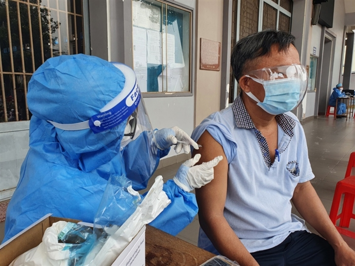 Thiếu bơm kim tiêm, Đồng Nai ùn ứ hơn 1,3 triệu liều vaccine