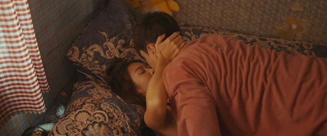 11 tháng 5 ngày tập 31 Giả vờ say xỉn, Nhi đã cướp trắng nụ hôn đầu đời của Đăng