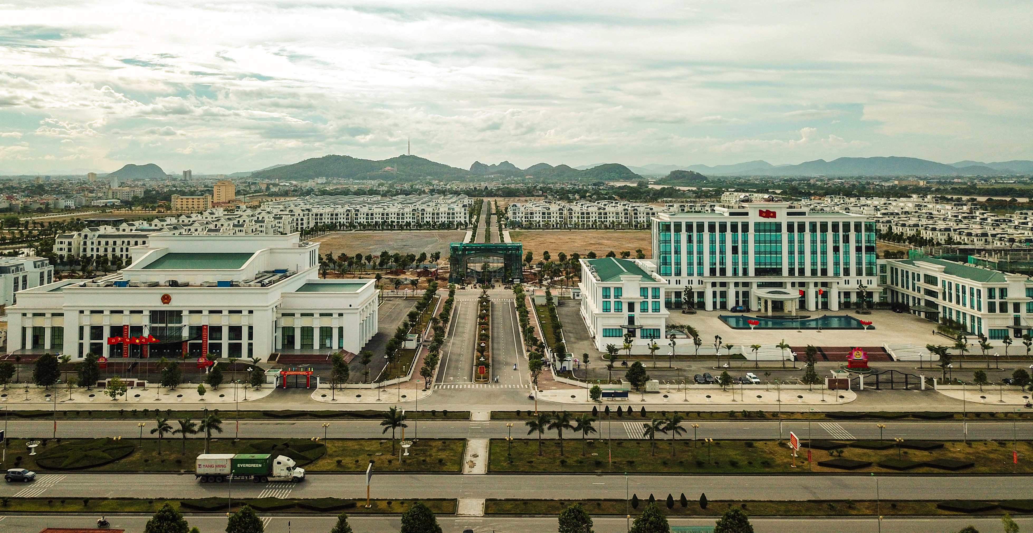 Thanh Hóa cách chức, khai trừ Đảng loạt cán bộ vi phạm