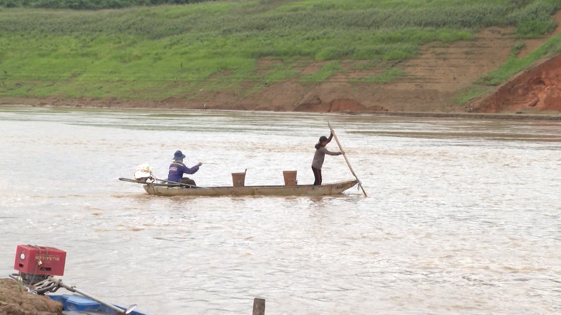 2 người ở Kon Tum bị mất tích do lật thuyền