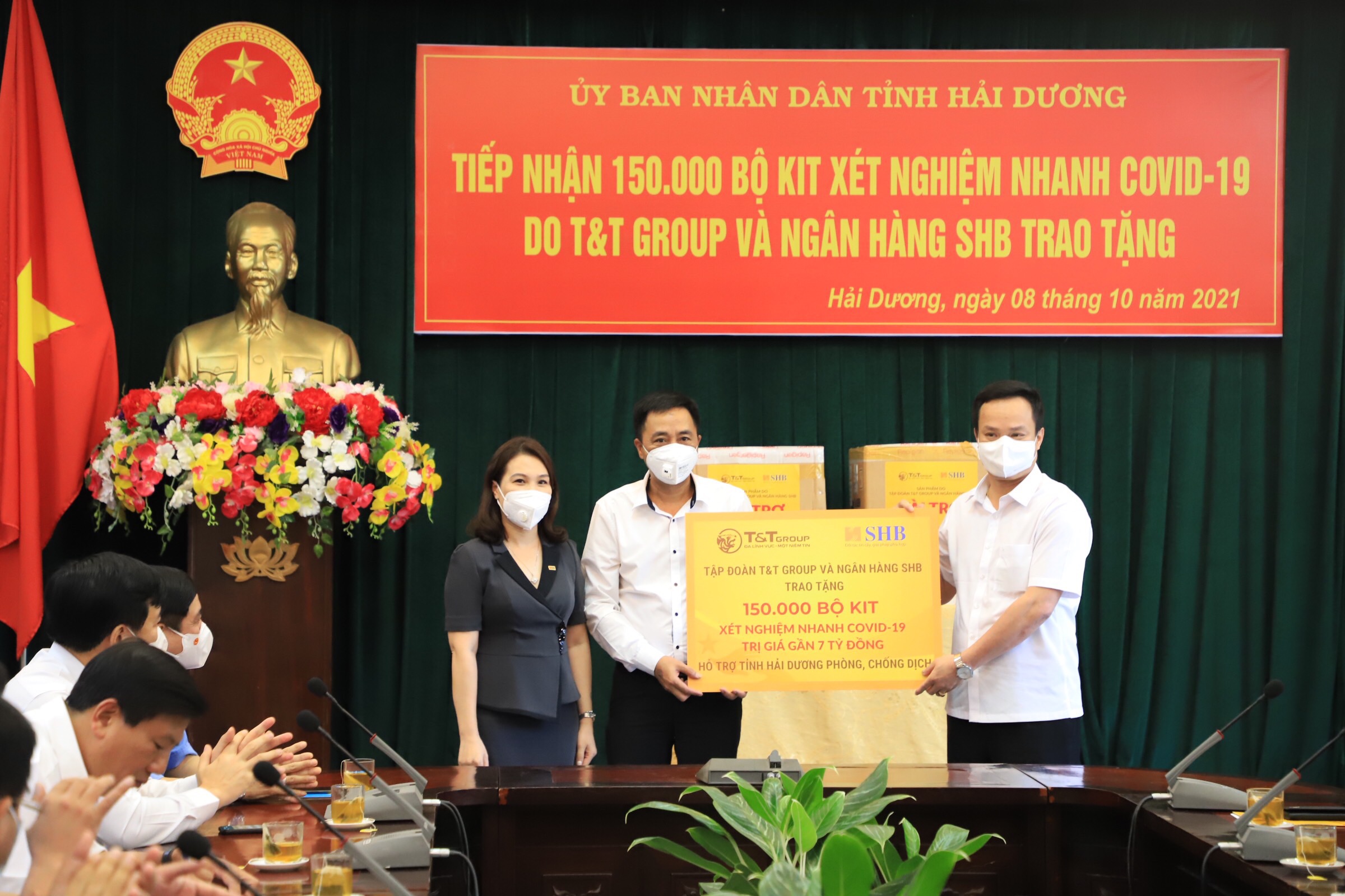 Tập đoàn TT Group và ngân hàng SHB hỗ trợ tỉnh hải dương 150.000 bộ kit xét nghiệm nhanh trị giá gần 7 tỷ đồng