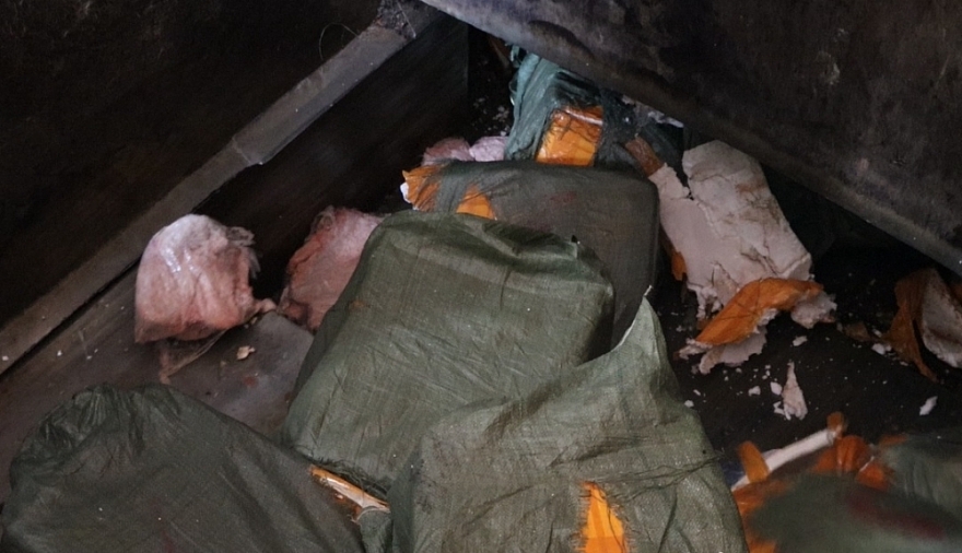 Hà Nội Phát hiện và tiêu hủy 7 tấn nầm lợn không rõ nguồn gốc vận chuyển trên xe luồng xanh