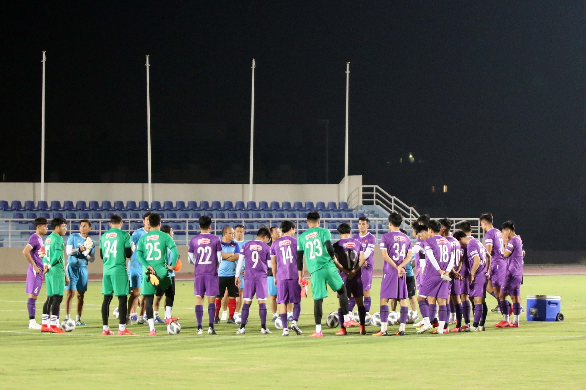 Đội tuyển Việt Nam Quế Ngọc Hải trở lại tập luyện sau chấn thương