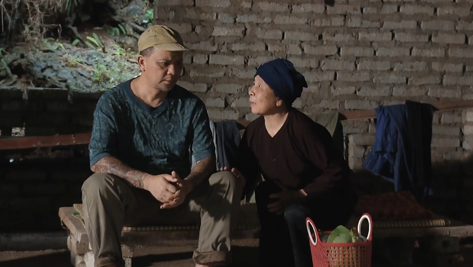 Preview Hương vị tình thân tập 54 phần 2 Chiến chó tái xuất, Thy dồn mối nghi ngờ sang ông Tấn