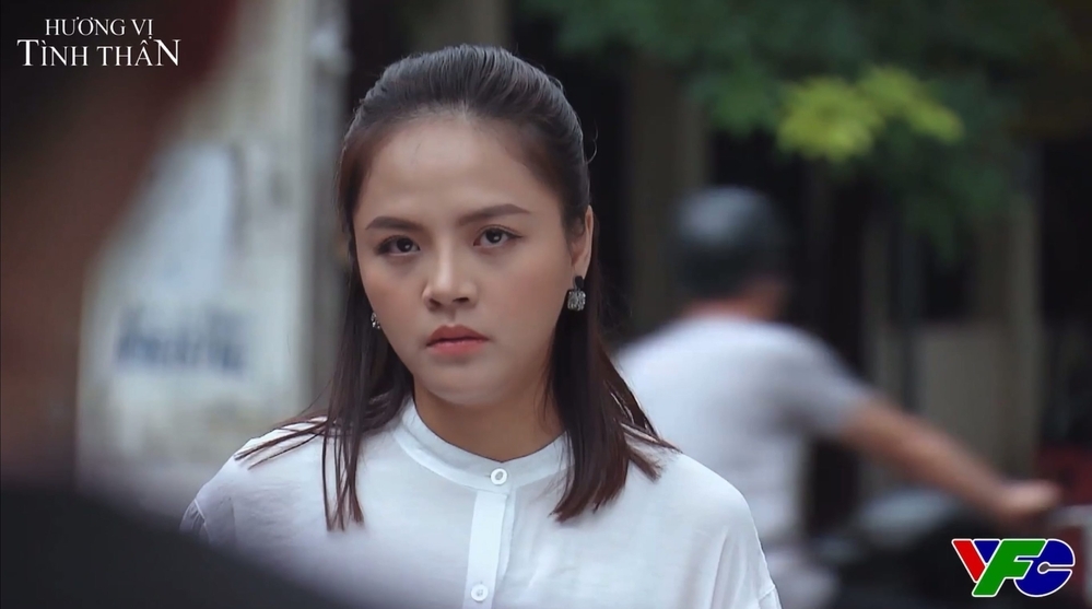 Hương vị tình thân Bất ngờ và thú vị khi chính Khánh Thy là người khám phá ra bí mật của ông Tấn và bà Sa