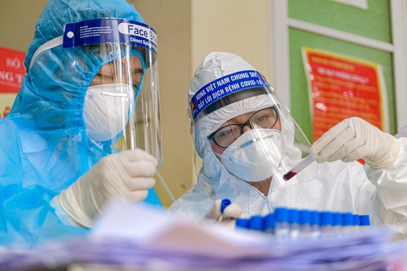 Sáng 1510 Hơn 1000 bệnh nhân COVID-19 phải thở máy và ECMO