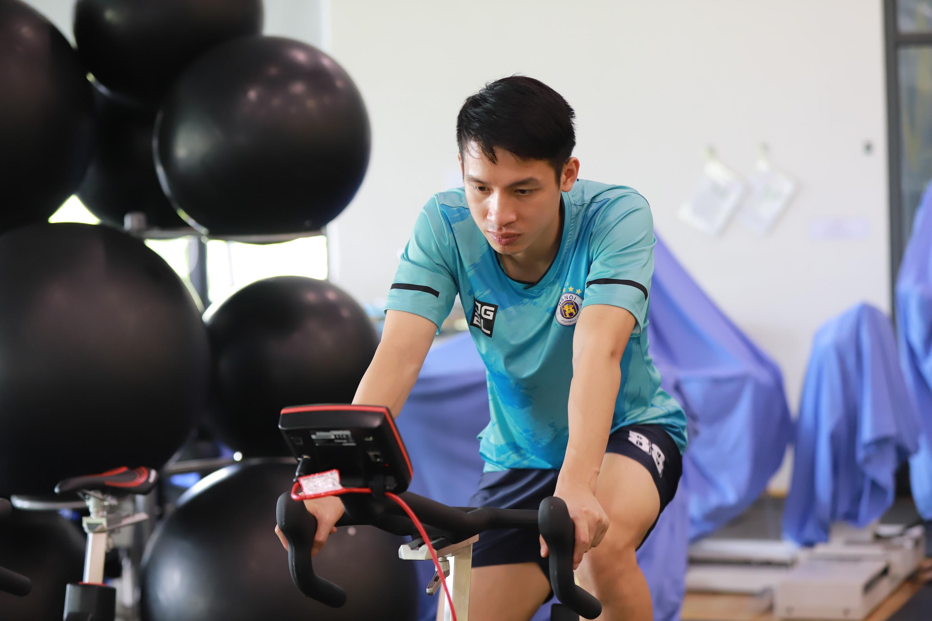 Thông tin mới nhất về tình hình chấn thương của Đoàn Văn Hậu và Đỗ Hùng Dũng