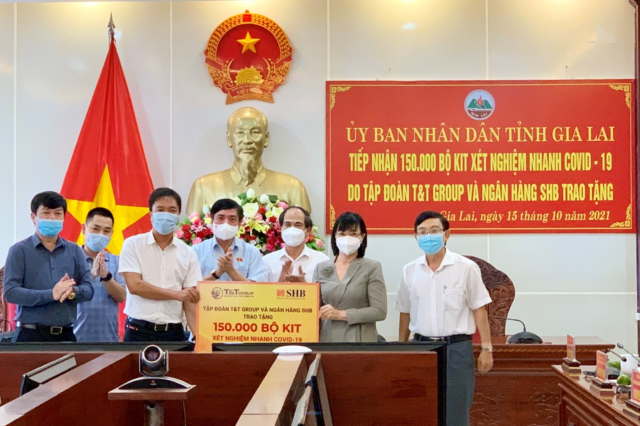 TT Group và Ngân hàng SHB trao tặng kit xét nghiệm nhanh COVID-19 và xe cứu thương hỗ trợ một số tỉnh, thành trên cả nước