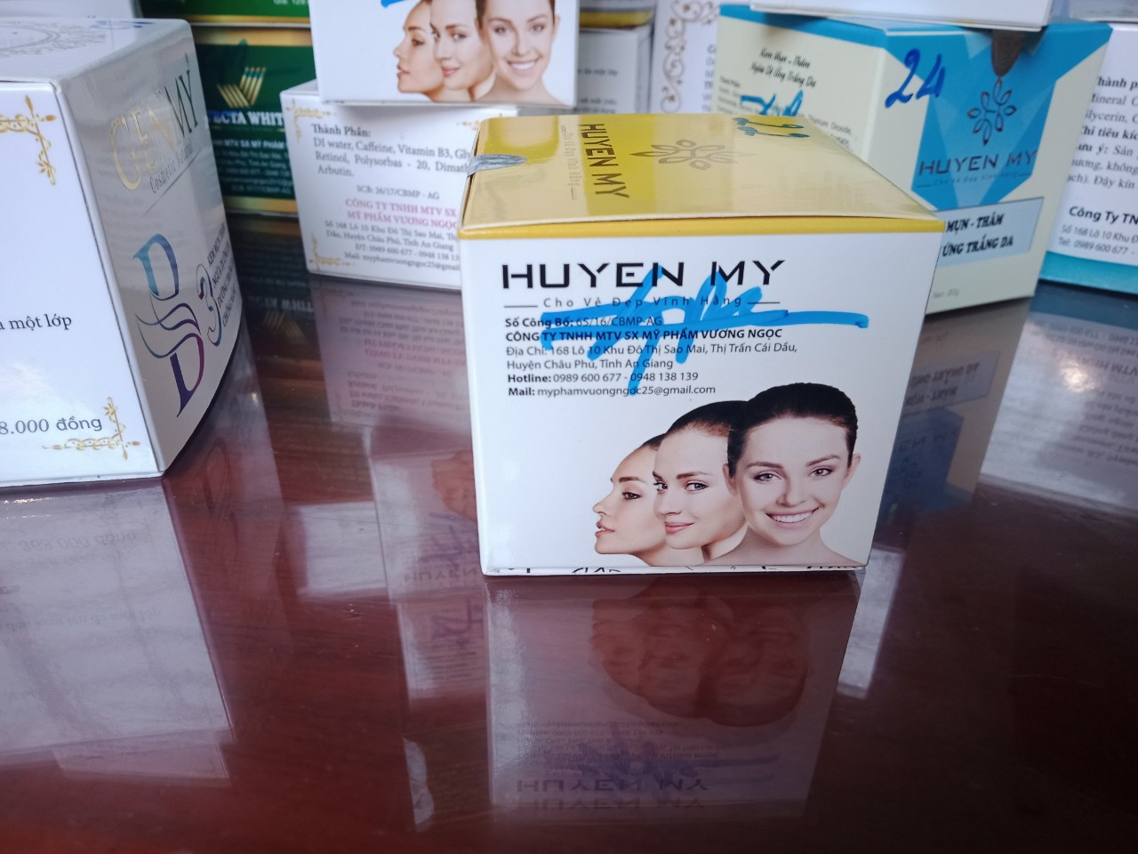 Cục QLTT An Giang thu giữ 1.700 sản phẩm mỹ phẩm đã hết hạn sử dụng