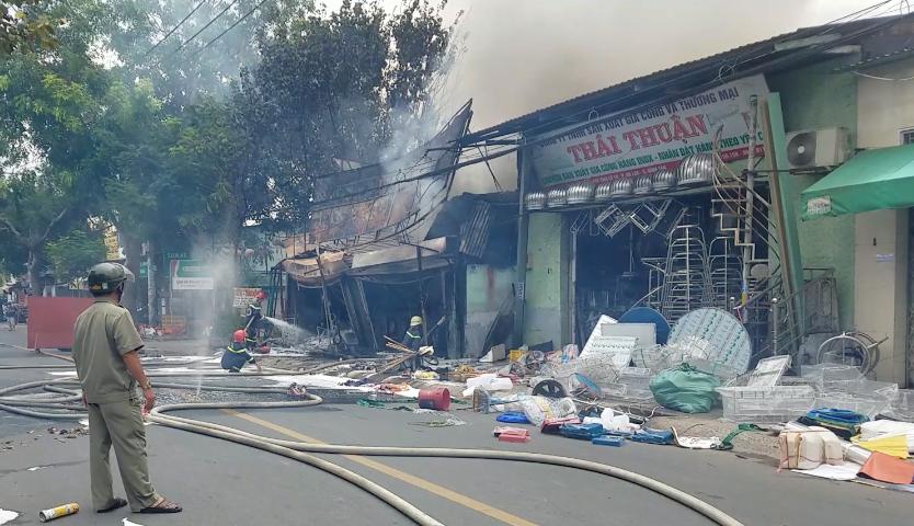 TP HCM Cháy lớn tại cửa hàng điện gia dụng, nhiều tài sản bị thiêu rụi