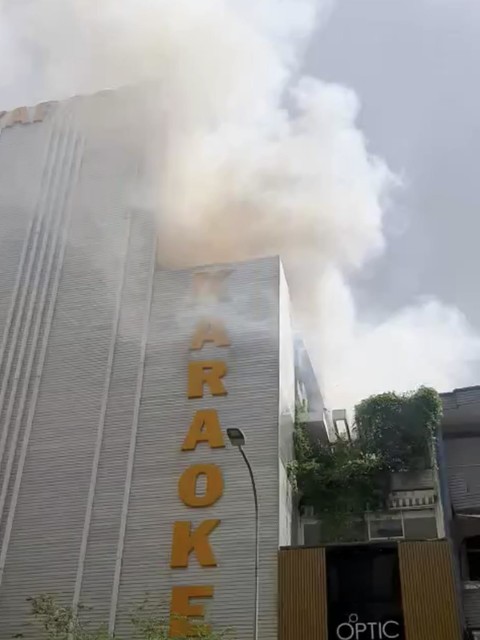 TP HCM Cháy lớn tại quán karaoke có 3 địa chỉ liền kề 